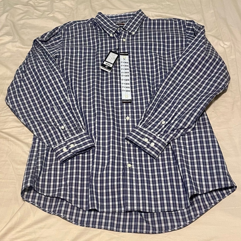 4/$25 bundle deal-NWT Blue and White Casual Button Down Shirt